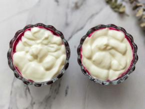 200克酸奶刚刚好倒两杯。