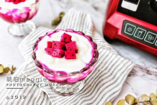 撒上火龙果小粒。