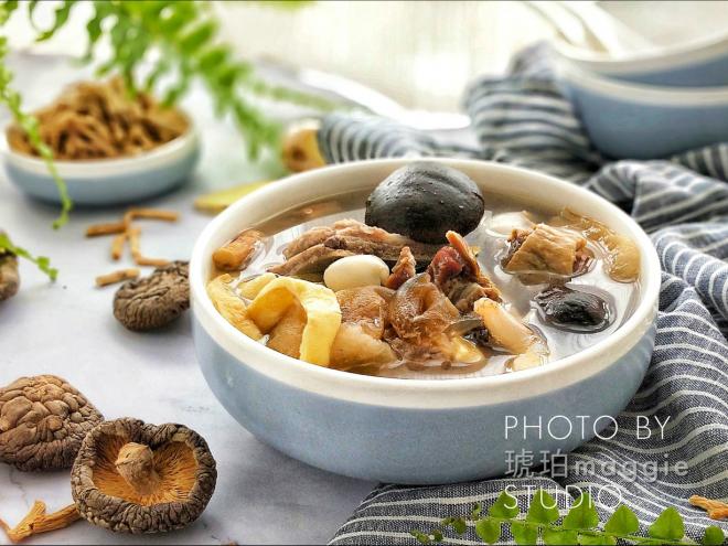 猪骨海鲜什锦汤(家庭版)