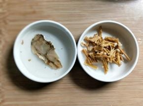 准备当归一片。
党参一撮。
