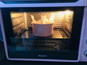 烤箱180度，烘烤55分钟，具体温度与时间感觉自己烤箱脾气酌情调节，建议用竹签或者探针测试下成熟度