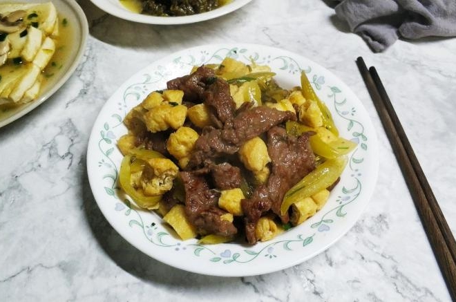 油豆腐酸菜炒牛肉