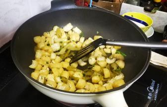 煸炒均匀