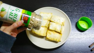 盛出码好，洒入少许蒜盐备用