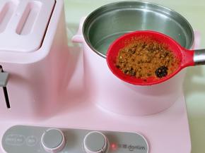 加入红糖，中小火煮1分钟。