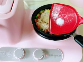 按个人口味加入盐调味。