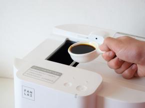 倒入之前混合好的调料再翻炒2分钟出锅。