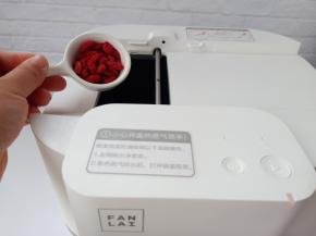 煮12分钟左右放入枸杞，在煮2分钟左右出锅。