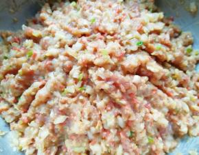 饺子馅完成。