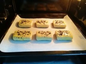 送入预热好的烤箱，上下管180度烤30分钟。