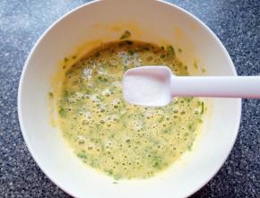 放盐和纯净水搅拌均匀。