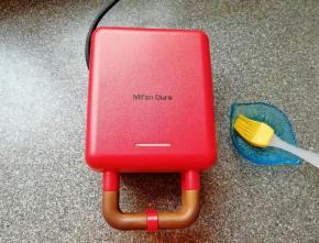 盖上盖子预热(指示灯灭了即预热完成)。