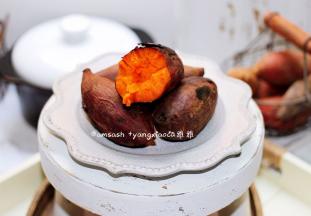 香气扑鼻的烤红薯。