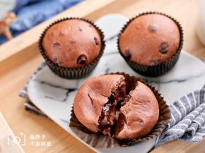 烤好的面团立即取出来，放在烤网上晾凉。稍微晾凉一下就可以吃啦，热热吃的时候爆浆的感觉不要太好了。