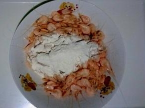 加入面粉拌匀。