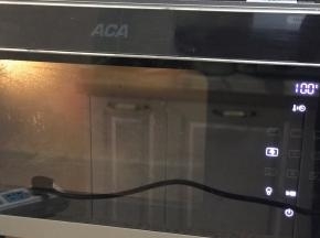 放入蒸烤箱中选择纯蒸模式100度蒸40分钟，再焖10分钟；或者选择蒸锅，开锅后中大火蒸30分钟，焖5分钟后取出。