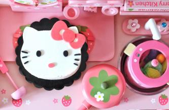 定型后装饰在慕斯蛋糕上