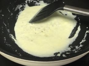 熬至粘稠盛出备用。