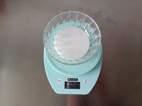 取50克米浆在微波炉中加热40秒左右至熟（时间视自己的微波炉温度调整）或者用蒸锅蒸熟