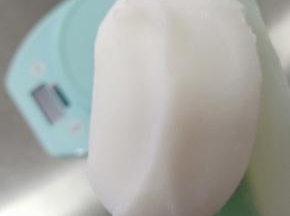 加热的熟米浆，搅拌起来软软的