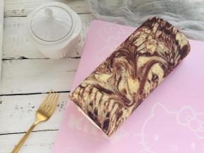 13、包裹油纸放入冰箱冷藏定型。因为奶油量比较大，建议冷藏3小时以上