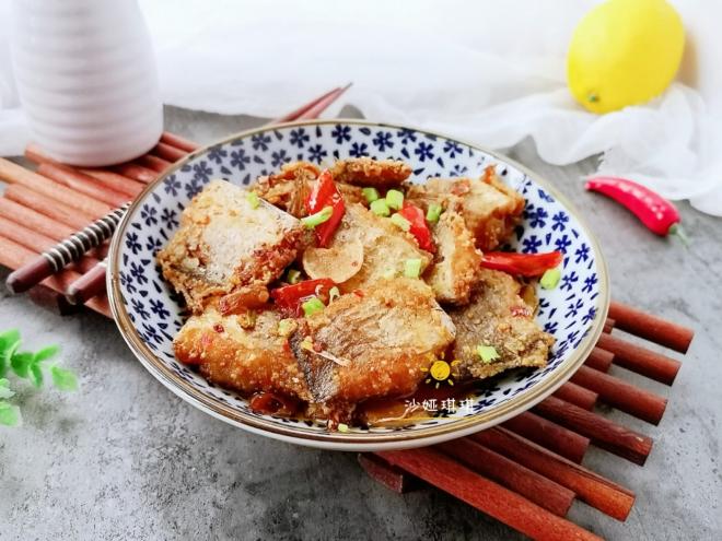 泡椒酸辣香酥带鱼