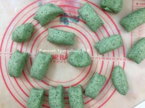 然后切成大小均匀18等份的剂子