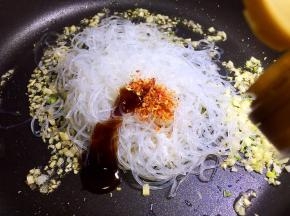 倒入生抽