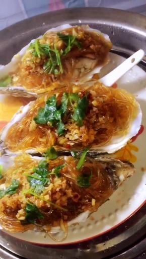 放入蒸锅中，水开后蒸10分钟即可