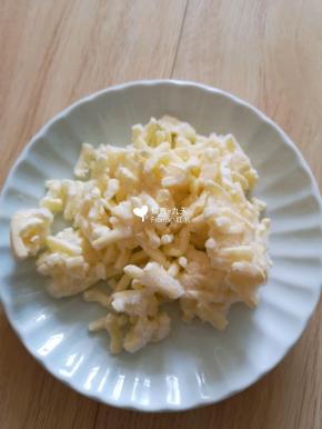 马苏里拉芝士。取出解冻。