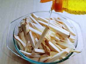 再加入食用油。