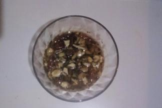 把油趁热倒入蒜汁中