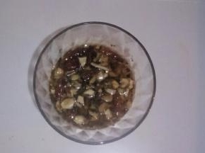 把油趁热倒入蒜汁中