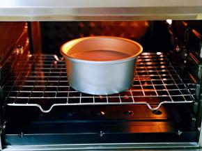 将模具入烤箱中层。