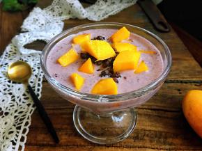 一道酸甜香糯的芒果椰汁紫米露就做好了，米浆顺滑，紫米筋道，如果喜欢冰冰凉凉的，可以先将椰汁米浆晾凉入冰箱冷藏一会，口感更好！