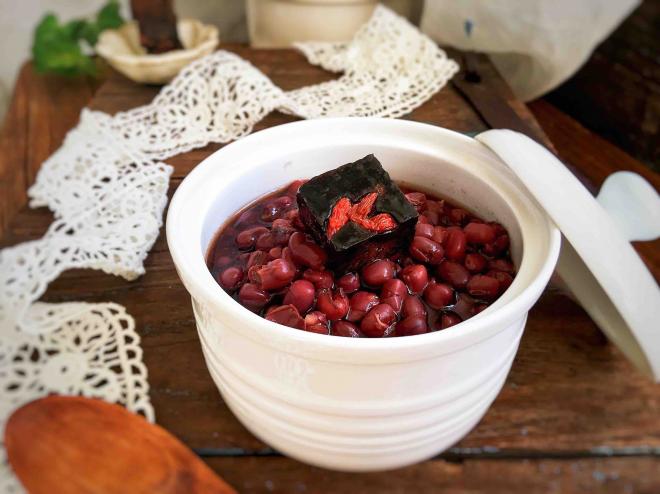 黑糖红豆养生汤