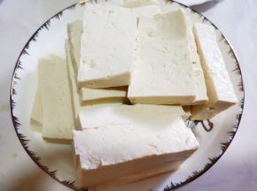 豆腐切块。
