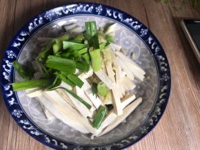 放入豆腐干上面