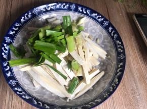 放入豆腐干上面