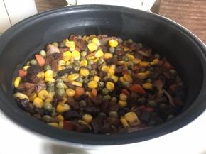 煮好后拔下电源，焖10分钟，打开盖子香气扑面而来