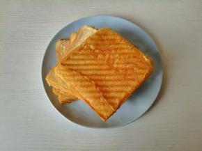 大吐司切成1厘米厚度的吐司片