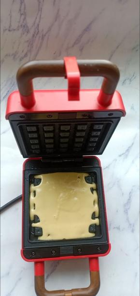 盖好盖子，看到不冒水汽就可以打开看看上色情况，