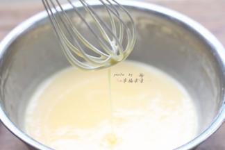 搅拌均匀至无面粉颗粒