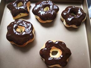 10.	然后撒上糖珠，