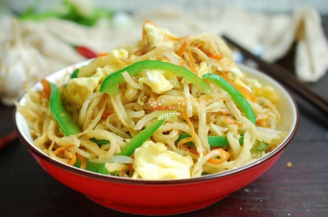 绿豆芽炒饼丝