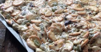 按压平整，放凉，或者放冰箱冷藏一下