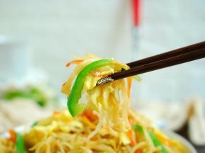 别看是素的，比放肉还香呢，一人1盘子，撑得直打饱嗝还想吃。
