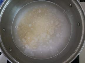 3、先大火烧开，转小火慢煮。