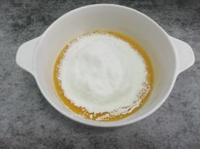 再加入过筛后的面粉