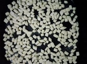 放在平底锅中开小文烙制，不用刷油